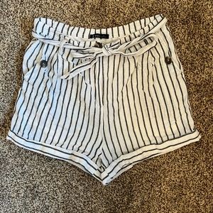 High waisted Lunch Bag Shorts